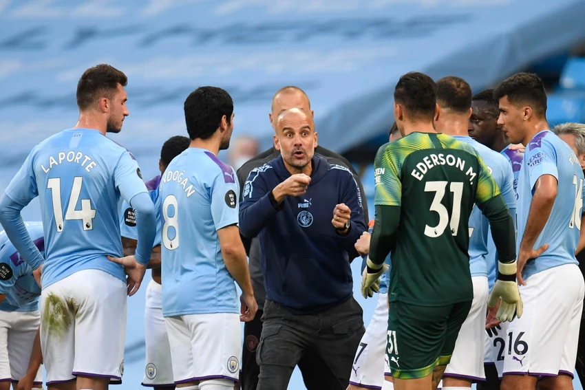 HLV Pep Guardiola có 1 không 2 ở Anh